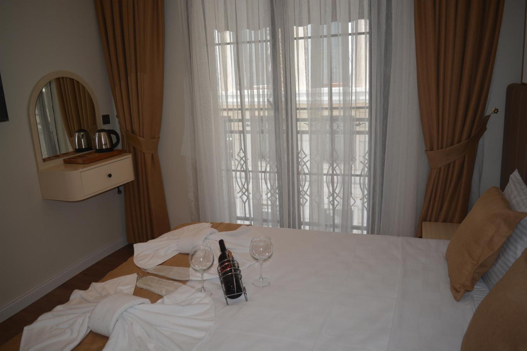 Garden Elisa Hotel Istanbul Bagian luar foto